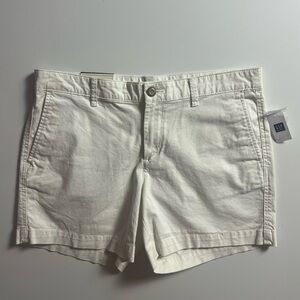 NWT GAP Girlfriend Shorts, White, Size 6/28